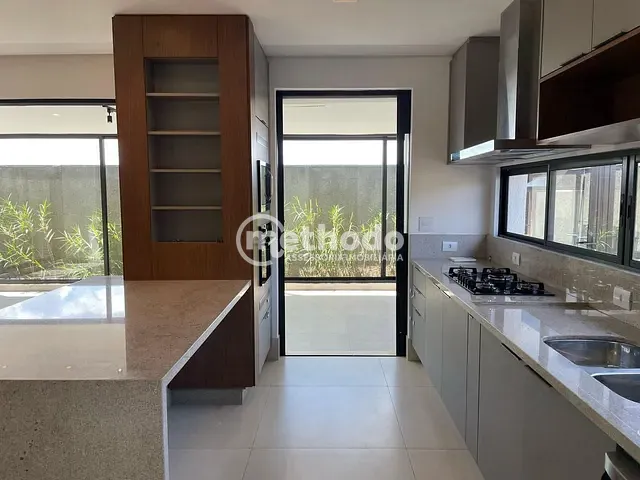 Casa com 325m² 3 quartos e 4 banheiros, à venda, no bairro Vila José Iório em Campinas