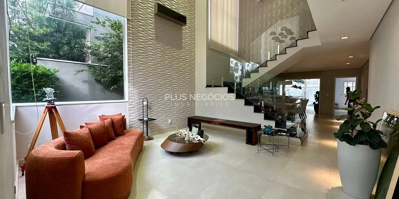 Casa, 4 quartos, 296 m² - Foto 1