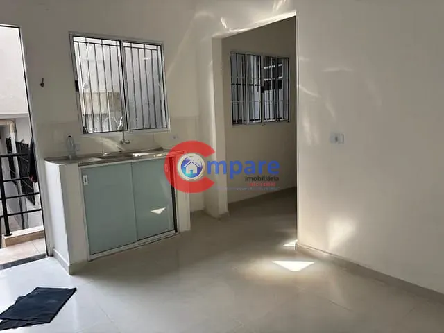 Casa 2 quartos e 1 banheiro, para alugar, no bairro Jardim Paraíso em Guarulhos