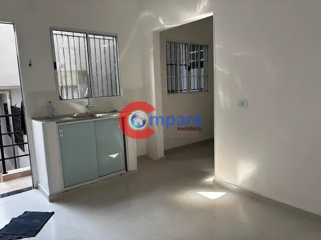 Casa 2 quartos e 1 banheiro, para alugar, no bairro Jardim Paraíso em Guarulhos
