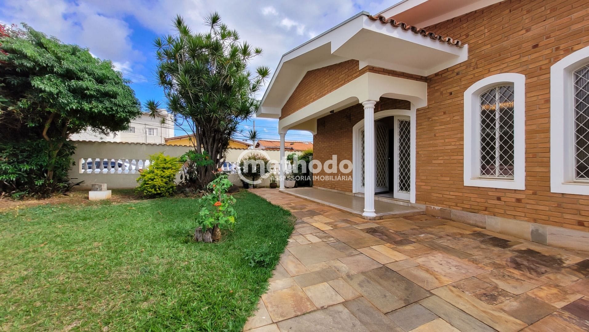 Casa, 5 quartos, 323 m² - Foto 1