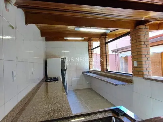 Casa com 300m² 3 quartos e 4 banheiros, à venda ou para alugar, no bairro Granja Olga I em Sorocaba