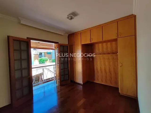 Casa com 300m² 3 quartos e 4 banheiros, à venda ou para alugar, no bairro Granja Olga I em Sorocaba