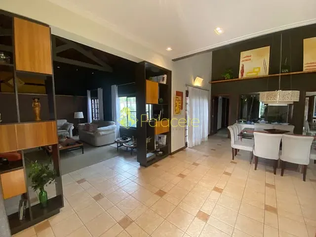 Casa com 600m² 3 quartos e 2 banheiros, à venda, no bairro Internacional Park em Guaratinguetá