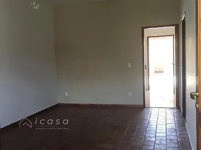 Casa com 275m² 2 quartos e 2 banheiros, à venda, no bairro Jardim Maria Cândida em Caçapava