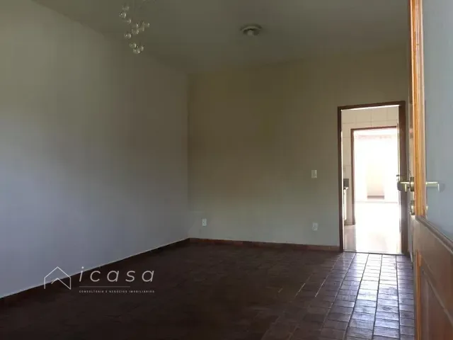 Casa com 275m² 2 quartos e 2 banheiros, à venda, no bairro Jardim Maria Cândida em Caçapava