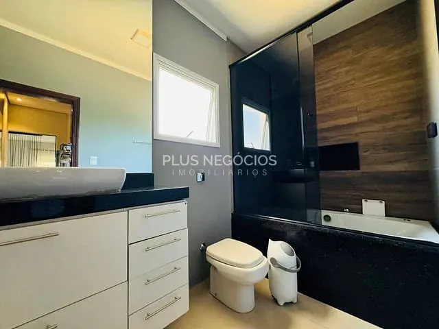 Casa com 435m² 3 quartos e 5 banheiros, à venda ou para alugar, no bairro Jardim Pagliato em Sorocaba