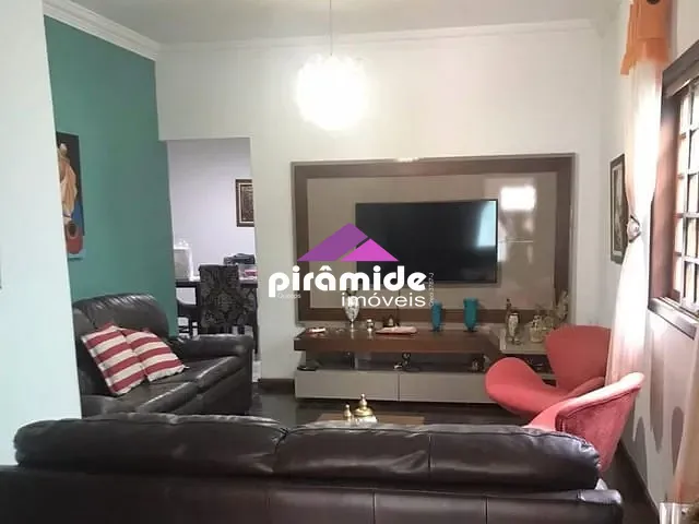 Casa com 220m² 3 quartos e 1 banheiro, à venda, no bairro Centro em São José dos Campos