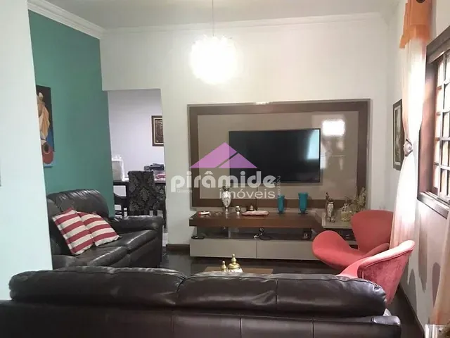 Casa com 220m² 3 quartos e 1 banheiro, à venda, no bairro Centro em São José dos Campos