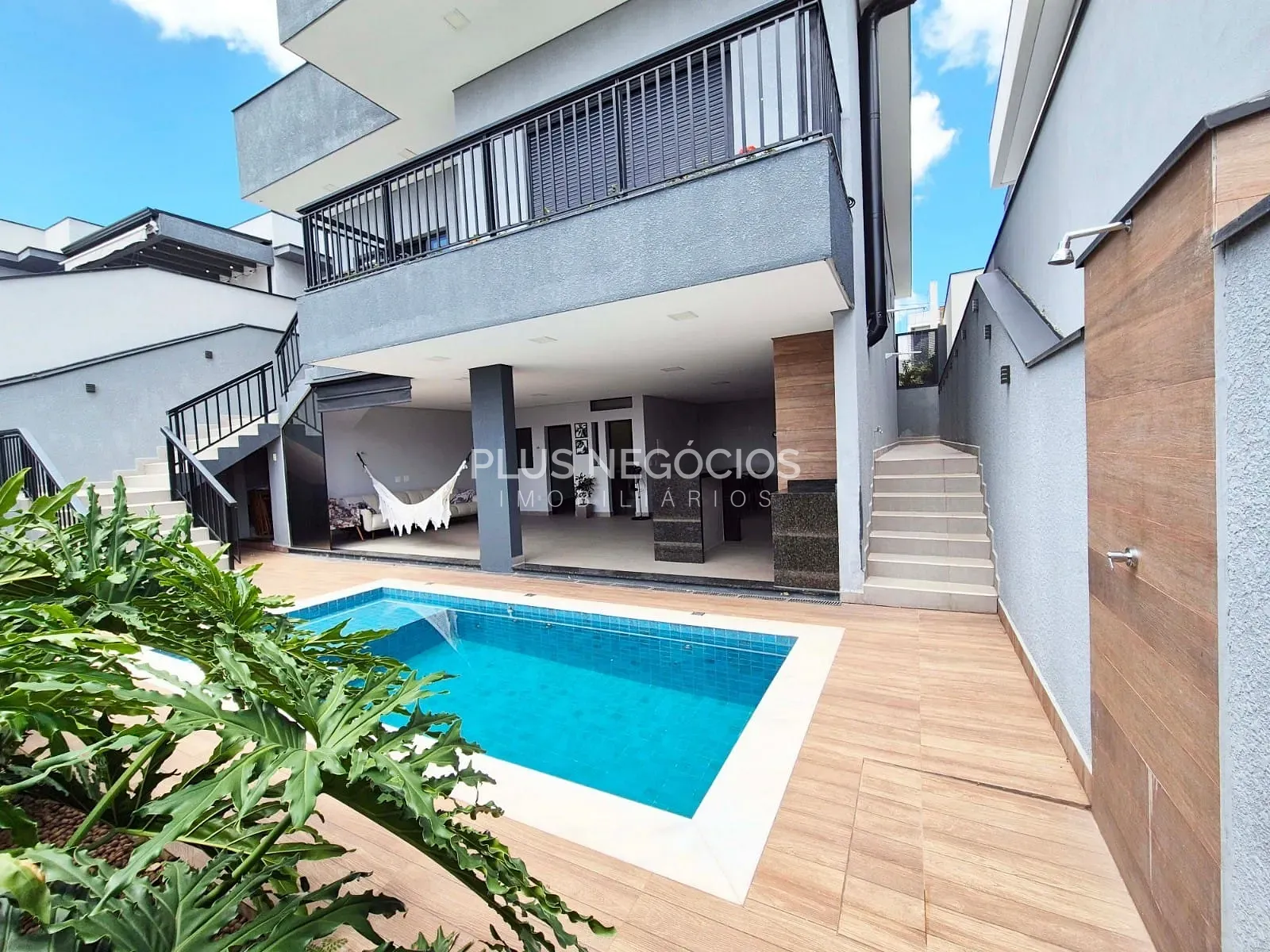 Casa, 3 quartos, 241 m² - Foto 1