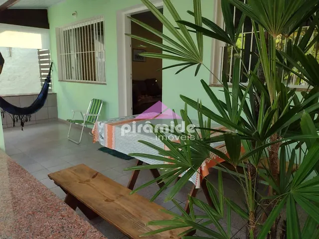 Casa com 448m² 2 quartos e 3 banheiros, para alugar, no bairro Centro em Caraguatatuba