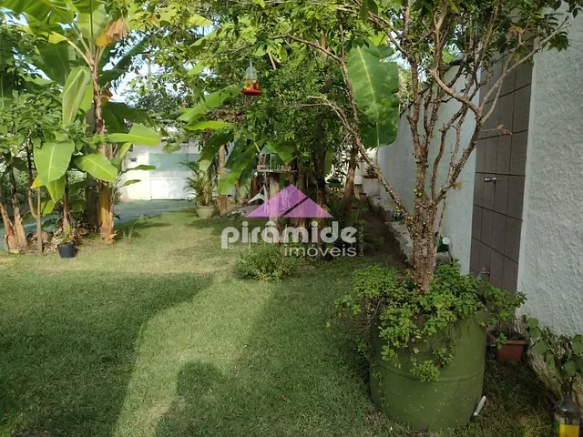 Casa com 448m² 2 quartos e 3 banheiros, para alugar, no bairro Centro em Caraguatatuba