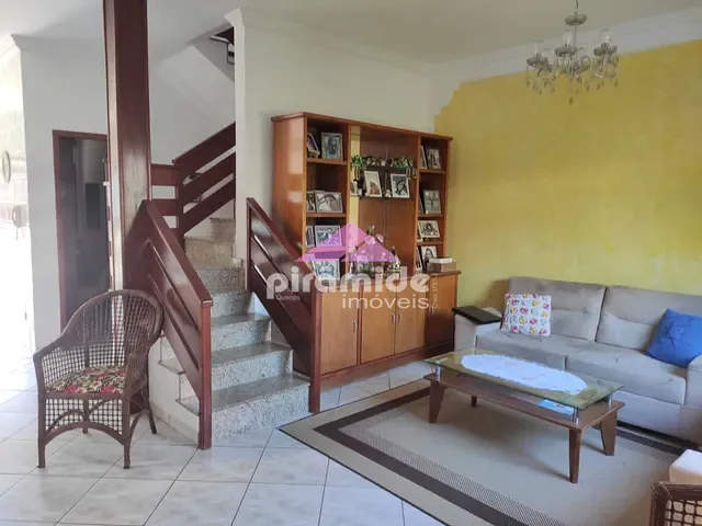 Casa com 311m² 4 quartos e 3 banheiros, à venda, no bairro Vila Atlântica em Caraguatatuba