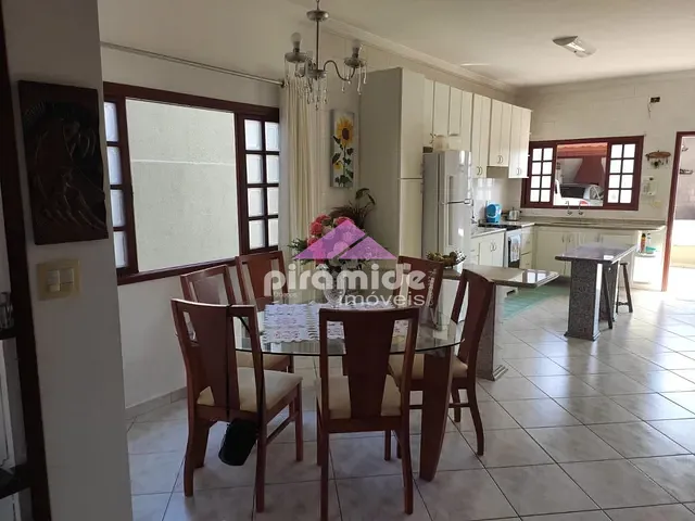 Casa com 311m² 4 quartos e 3 banheiros, à venda, no bairro Vila Atlântica em Caraguatatuba