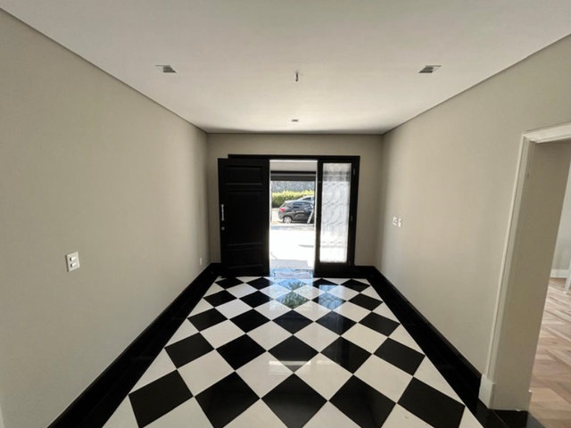 Casa com 650m², à venda, no bairro Jardim Everest em São Paulo
