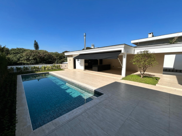 Casa com 650m², à venda, no bairro Jardim Everest em São Paulo