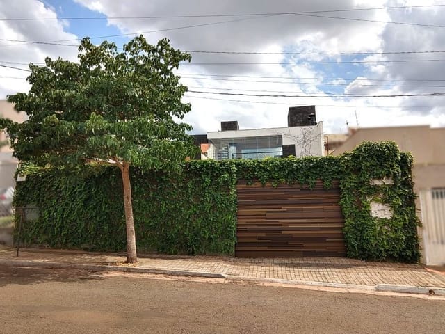 Foto do Casa - Imóvel versátil no Portal Versalhes I, Londrina: 208m² com piscina, 12 pontos de hidromassagem, salas integradas, suíte ampla. | Londrina Cred Imóveis
