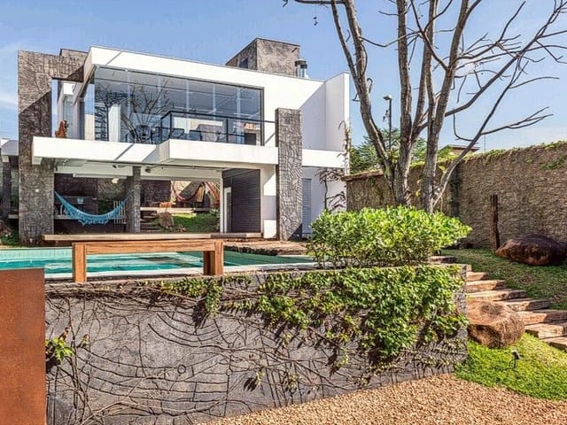 Foto do Casa - Imóvel versátil no Portal Versalhes I, Londrina: 208m² com piscina, 12 pontos de hidromassagem, salas integradas, suíte ampla. | Londrina Cred Imóveis