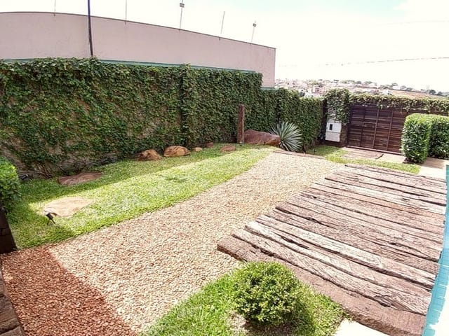 Foto do Casa - Imóvel versátil no Portal Versalhes I, Londrina: 208m² com piscina, 12 pontos de hidromassagem, salas integradas, suíte ampla. | Londrina Cred Imóveis