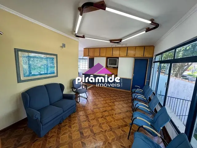 Casa com 303m² 3 quartos e 2 banheiros, à venda, no bairro Jardim das Indústrias em São José dos Campos