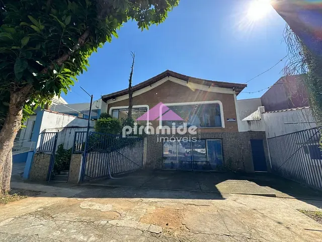 Casa com 303m² 3 quartos e 2 banheiros, à venda, no bairro Jardim das Indústrias em São José dos Campos