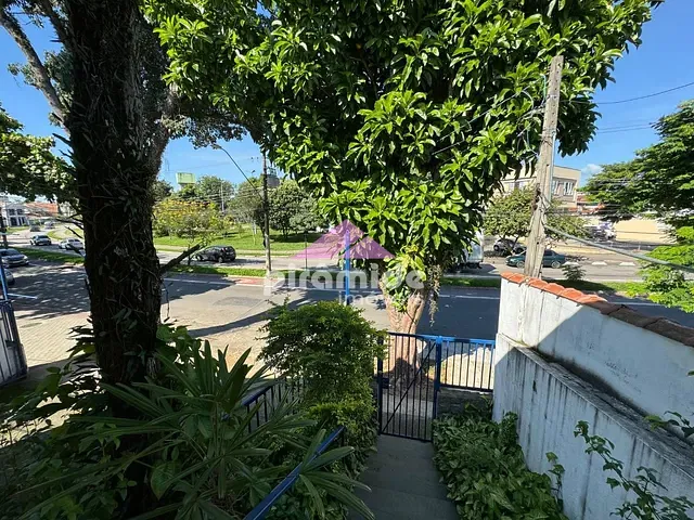 Casa com 303m² 3 quartos e 2 banheiros, à venda, no bairro Jardim das Indústrias em São José dos Campos