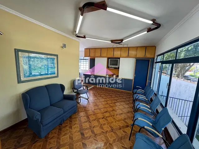 Casa com 303m² 3 quartos e 2 banheiros, à venda, no bairro Jardim das Indústrias em São José dos Campos