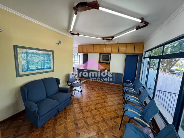Casa com 303m² 3 quartos e 2 banheiros, à venda, no bairro Jardim das Indústrias em São José dos Campos