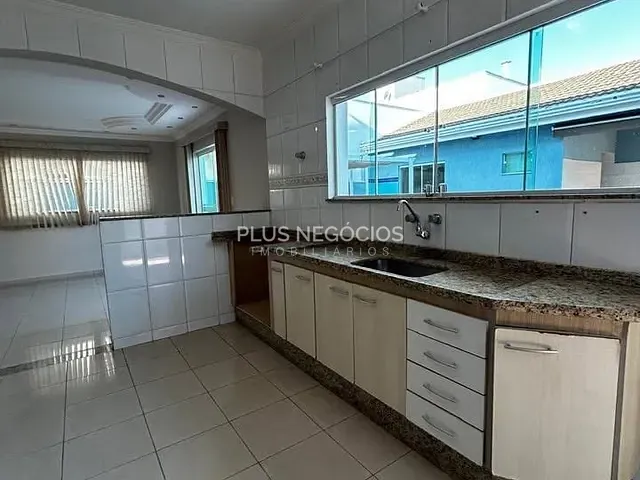 Casa com 360m² 6 quartos e 4 banheiros, para alugar, no bairro Cajuru do Sul em Sorocaba