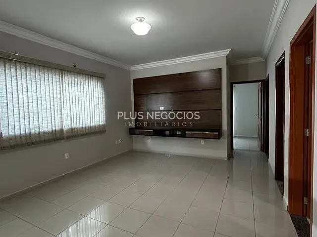 Casa com 360m² 6 quartos e 4 banheiros, para alugar, no bairro Cajuru do Sul em Sorocaba