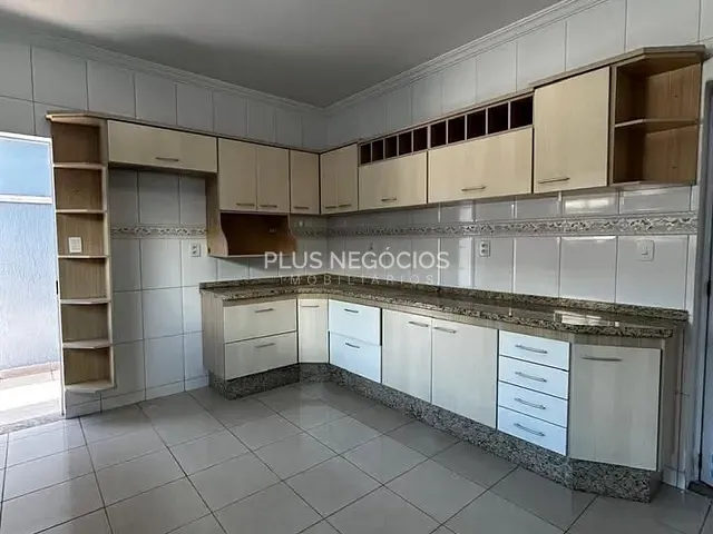 Casa com 360m² 6 quartos e 4 banheiros, para alugar, no bairro Cajuru do Sul em Sorocaba