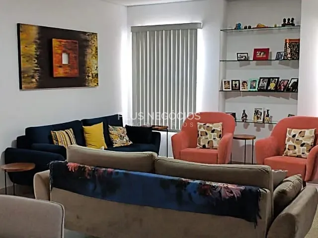 Casa com 360m² 4 quartos e 5 banheiros, à venda, no bairro Cajuru do Sul em Sorocaba