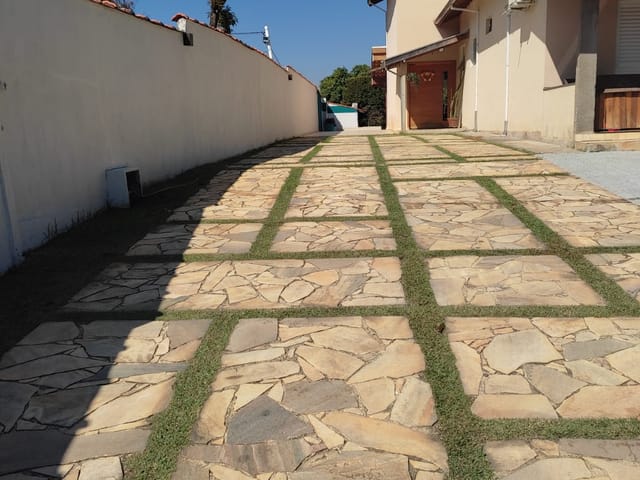 Casa com 1271m² 3 quartos e 4 banheiros, à venda, no bairro Socorro em Pindamonhangaba