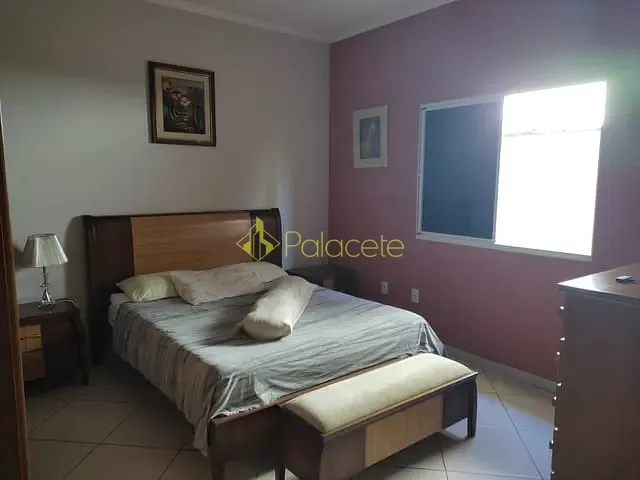 Casa com 1271m² 3 quartos e 4 banheiros, à venda, no bairro Socorro em Pindamonhangaba