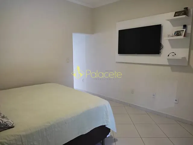 Casa com 1271m² 3 quartos e 4 banheiros, à venda, no bairro Socorro em Pindamonhangaba