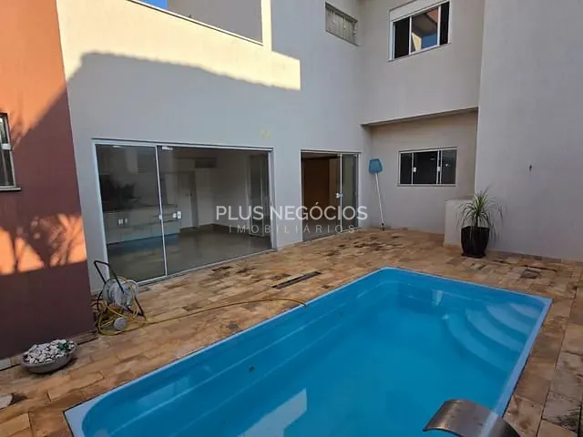 Casa com 250m² 3 quartos e 4 banheiros, à venda, no bairro Iporanga em Sorocaba