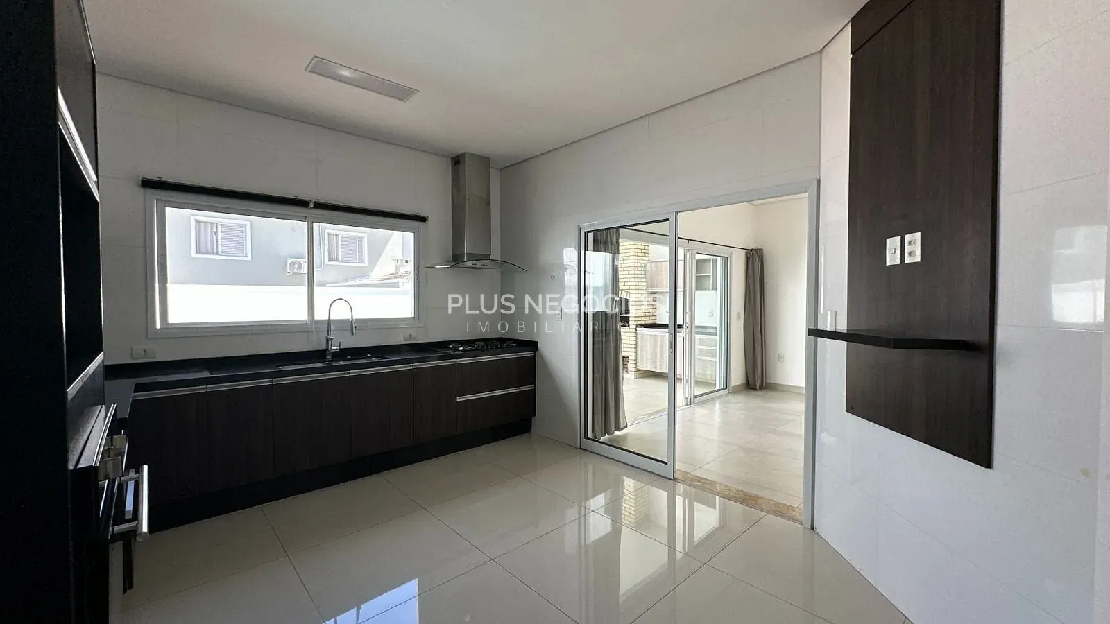 Casa, 4 quartos, 352 m² - Foto 1