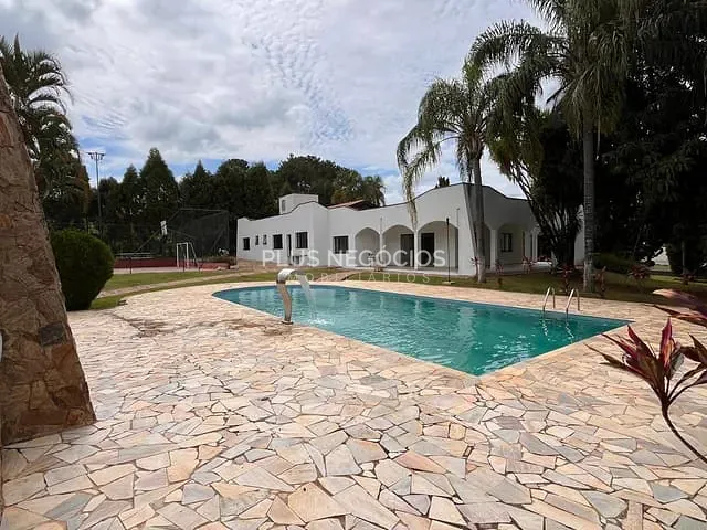 Casa com 2400m² 4 quartos e 6 banheiros, à venda, no bairro Vila Martins em Itu