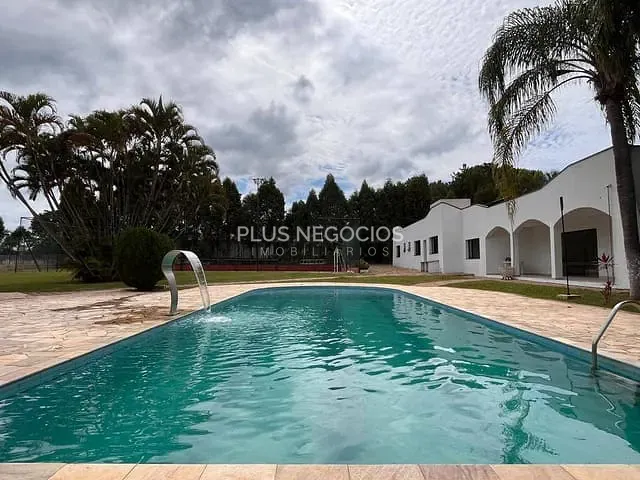 Casa com 2400m² 4 quartos e 6 banheiros, à venda, no bairro Vila Martins em Itu
