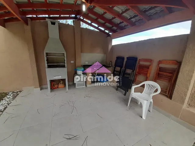 Casa com 480m² 3 quartos e 3 banheiros, à venda, no bairro Balneário Copacabana em Caraguatatuba