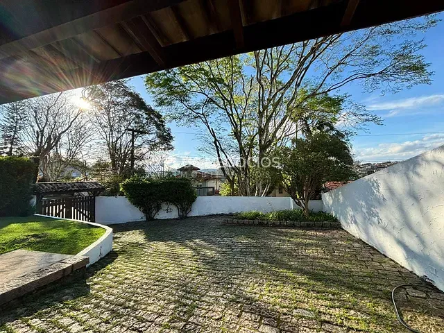 Casa com 1000m² 4 quartos e 4 banheiros, à venda, no bairro Jardim Ipês em Cotia