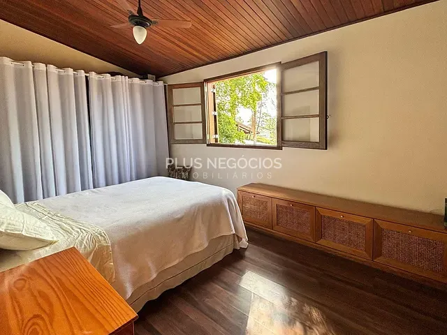 Casa com 1000m² 4 quartos e 4 banheiros, à venda, no bairro Jardim Ipês em Cotia