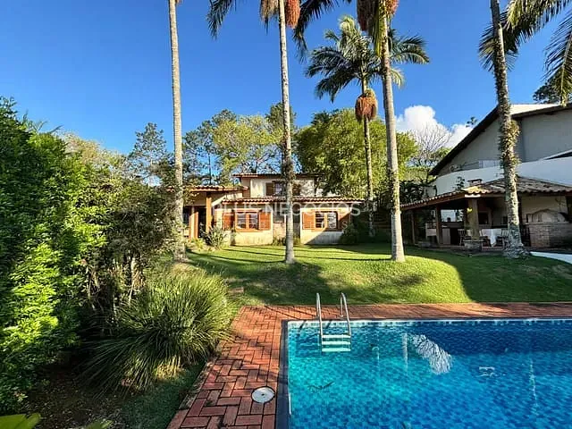 Casa com 1000m² 4 quartos e 4 banheiros, à venda, no bairro Jardim Ipês em Cotia