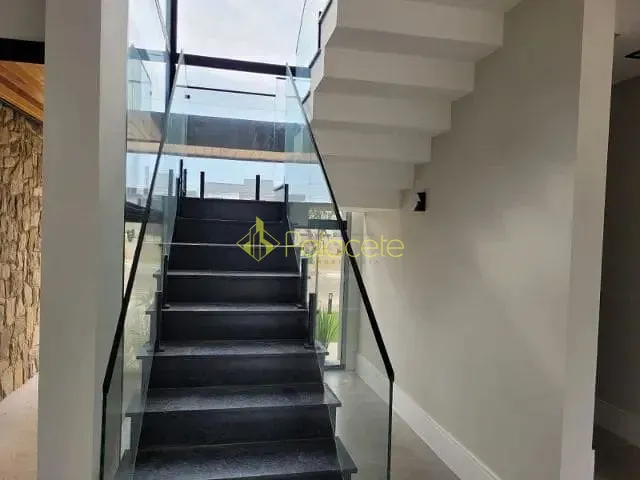 Casa com 250m² 4 quartos e 5 banheiros, à venda, no bairro Loteamento Floresta em São José dos Campos