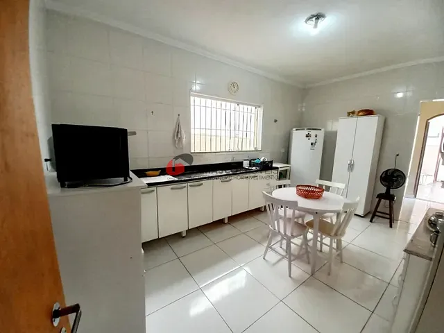 Casa 2 quartos e 2 banheiros, à venda, no bairro Centro em Peruíbe