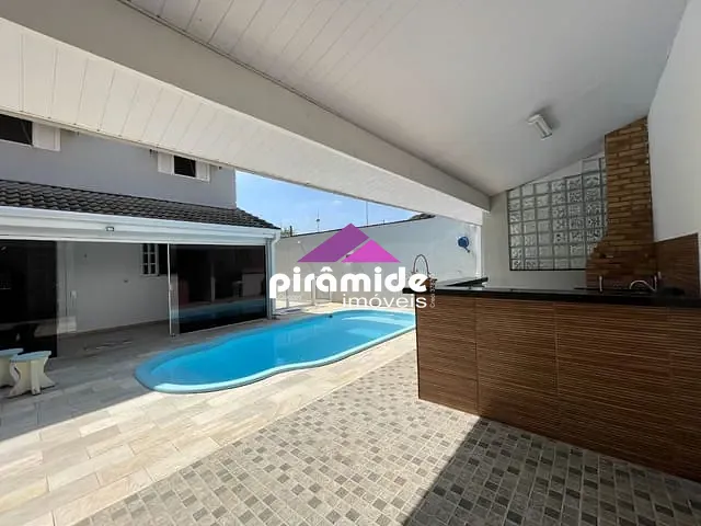 Casa com 250m² 3 quartos e 4 banheiros, à venda, no bairro Loteamento Villa Branca em Jacareí