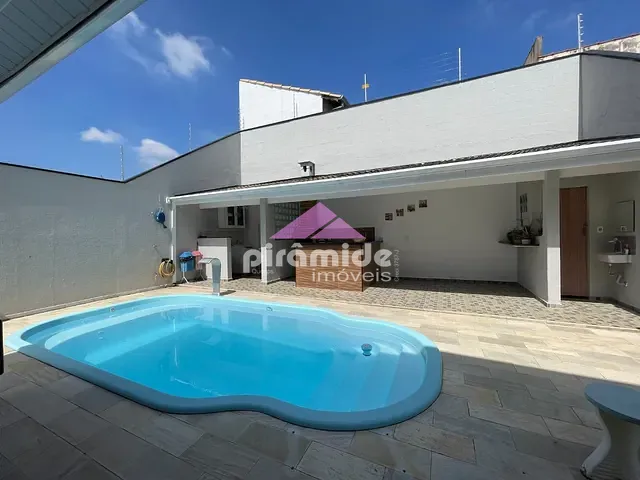 Casa com 250m² 3 quartos e 4 banheiros, à venda, no bairro Loteamento Villa Branca em Jacareí