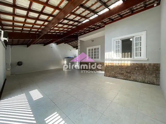 Casa com 250m² 3 quartos e 4 banheiros, à venda, no bairro Loteamento Villa Branca em Jacareí