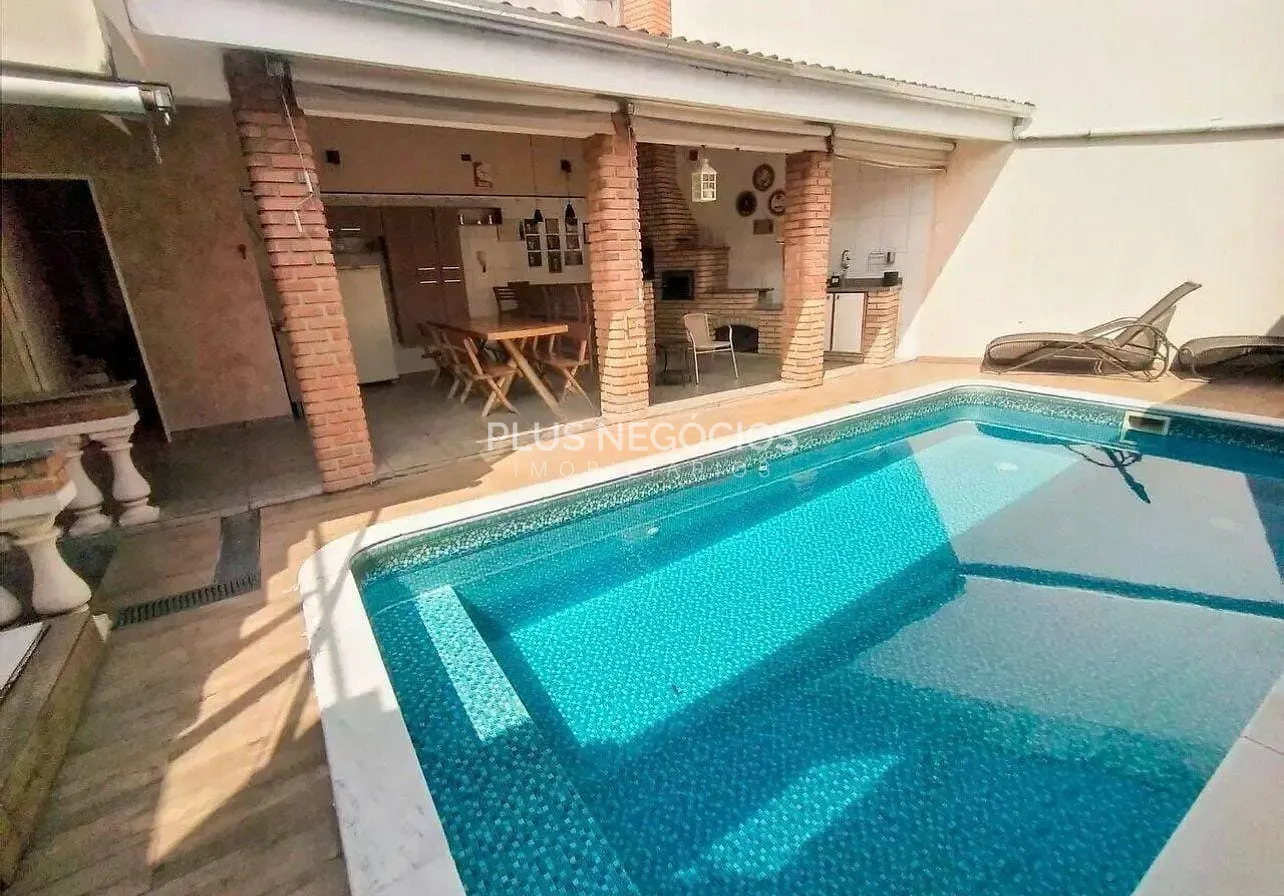 Casa, 4 quartos, 330 m² - Foto 1