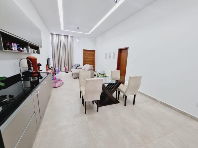 Casa com 300m² 3 quartos e 3 banheiros, à venda, no bairro Parque São Luís em Taubaté